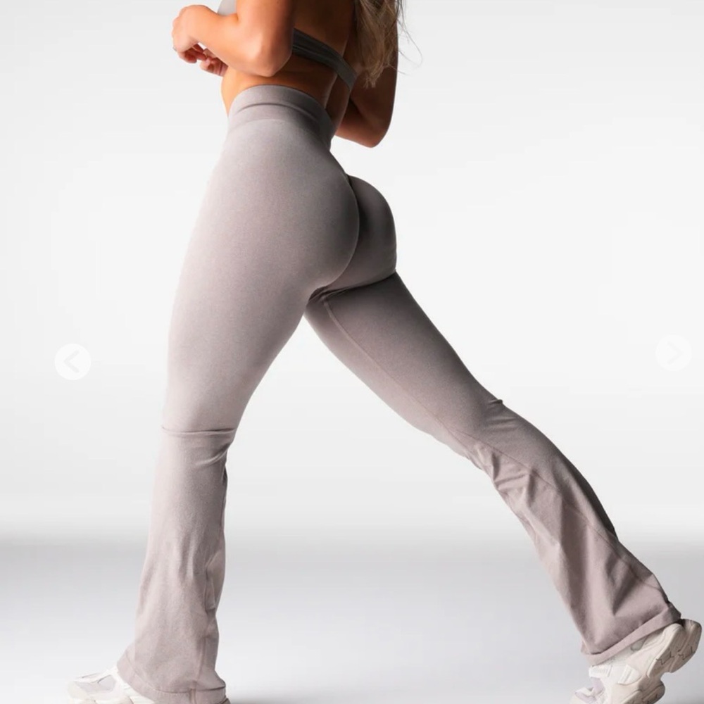 High-Waist Flared Leggings in Taupe nvgtn